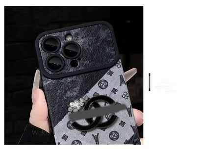 スマホケース  高級感ブレスレットを付き  ダブルC  耐衝撃・防振性能に優れ、高級感あふれるスマホケースで、iPhone11~17 に対応