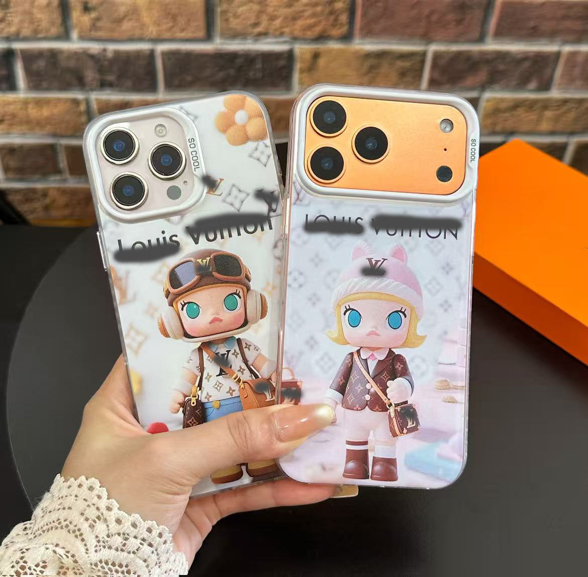 スマホケース  高級感カップルケース  ダブルV  耐衝撃・防振性能に優れ、高級感あふれるスマホケースで、iPhone12~17 に対応