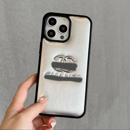 マホケース  高級感ダブルＣ 耐衝撃・防振性能に優れ、高級感あふれるスマホケースで、iPhone13~17 に対応