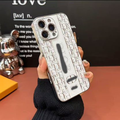 スマホケース  高級感  ダブルDi**  耐衝撃・防振性能に優れ、高級感あふれるスマホケースで、iPhone12~16に対応