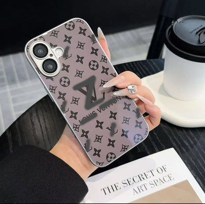 スマホケース  高級感強化ガラス製  ダブルV  耐衝撃・防振性能に優れ、高級感あふれるスマホケースで、iPhone12~16 に対応