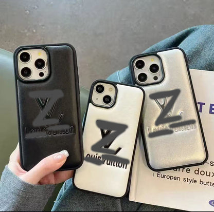 スマホケース  高級感プリーツ加工  ダブルV  耐衝撃・防振性能に優れ、高級感あふれるスマホケースで、iPhone13~17 に対応