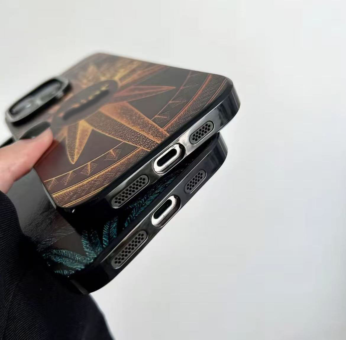 スマホケース  高級感太陽の花  ダブルDi**  耐衝撃・防振性能に優れ、高級感あふれるスマホケースで、iPhone12~16 に対応