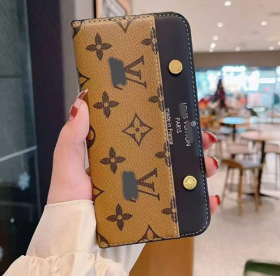 スマホケース  高級感手帳型スマホケース  ダブルV  耐衝撃・防振性能に優れ、高級感あふれるスマホケースで、iPhone12~17 に対応