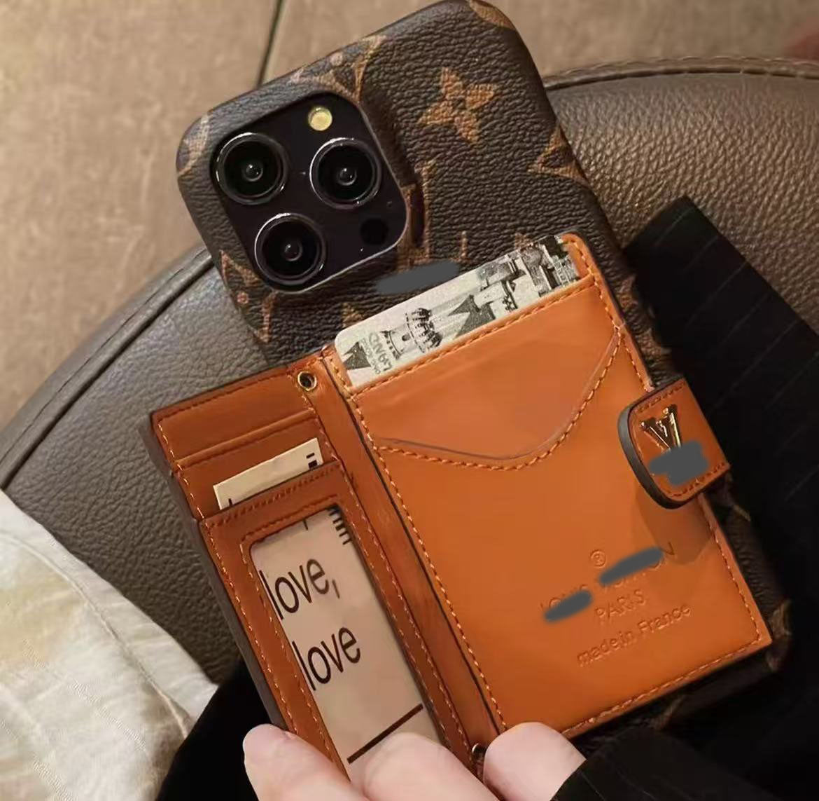 スマホケース  高級感カードホルダー付き・ストラップ付き  ダブルV  耐衝撃・防振性能に優れ、高級感あふれるスマホケースで、iPhone13~17 に対応