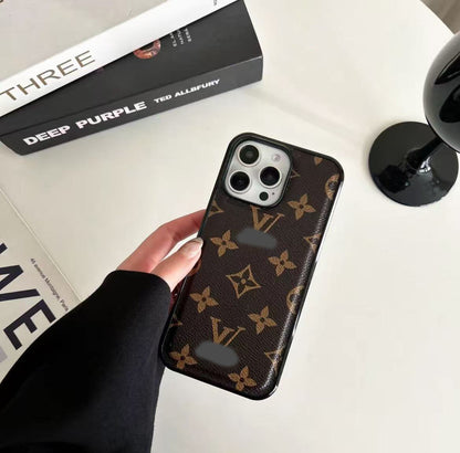 スマホケース  高級感マット質感  ダブルV  耐衝撃・防振性能に優れ、高級感あふれるスマホケースで、iPhone12~16 に対応