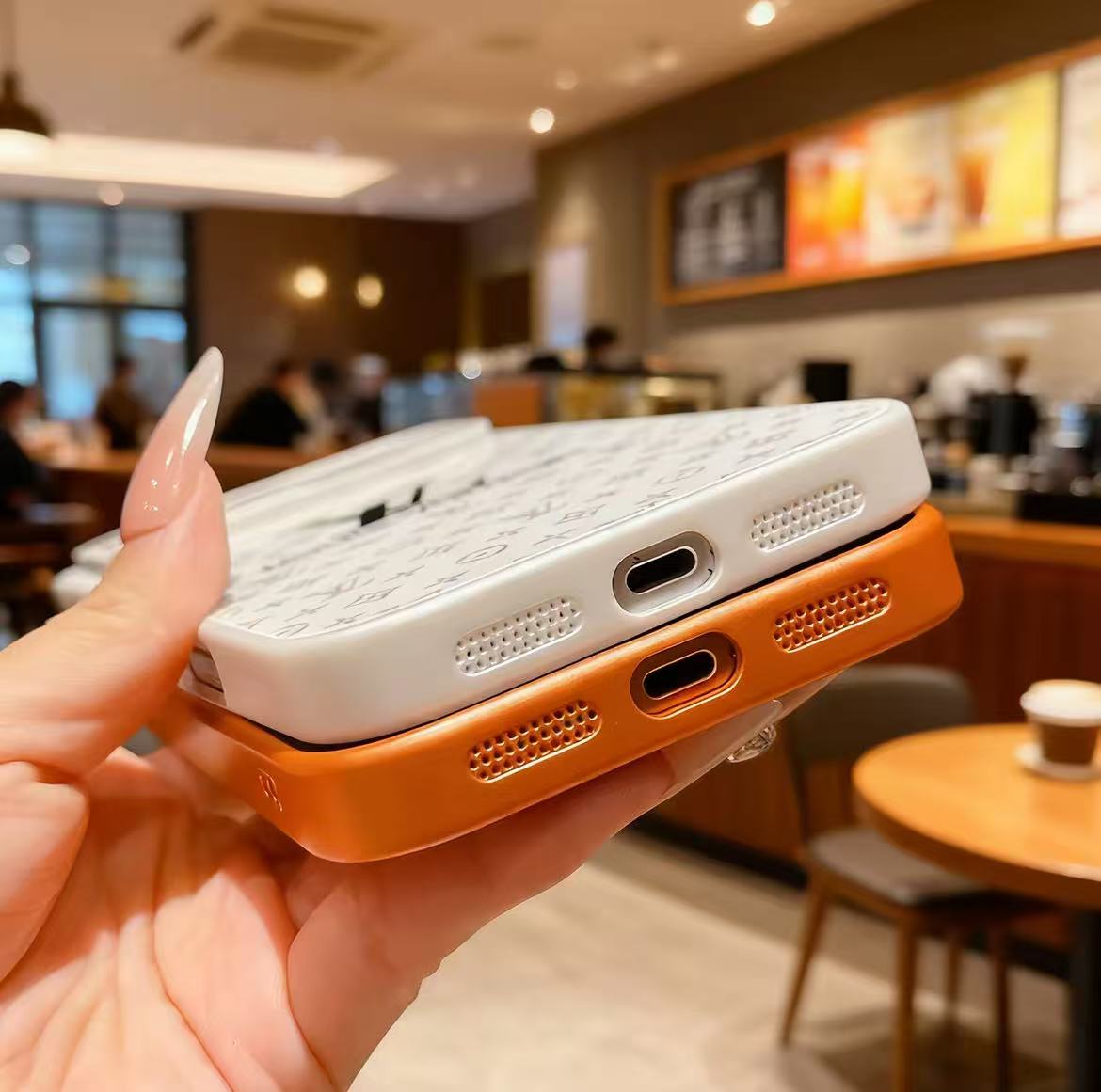 スマホケース  高級感強化ガラススマホケース   ダブルV    耐衝撃・防振性能に優れ、高級感あふれるスマホケースで、iPhone12~17 に対応