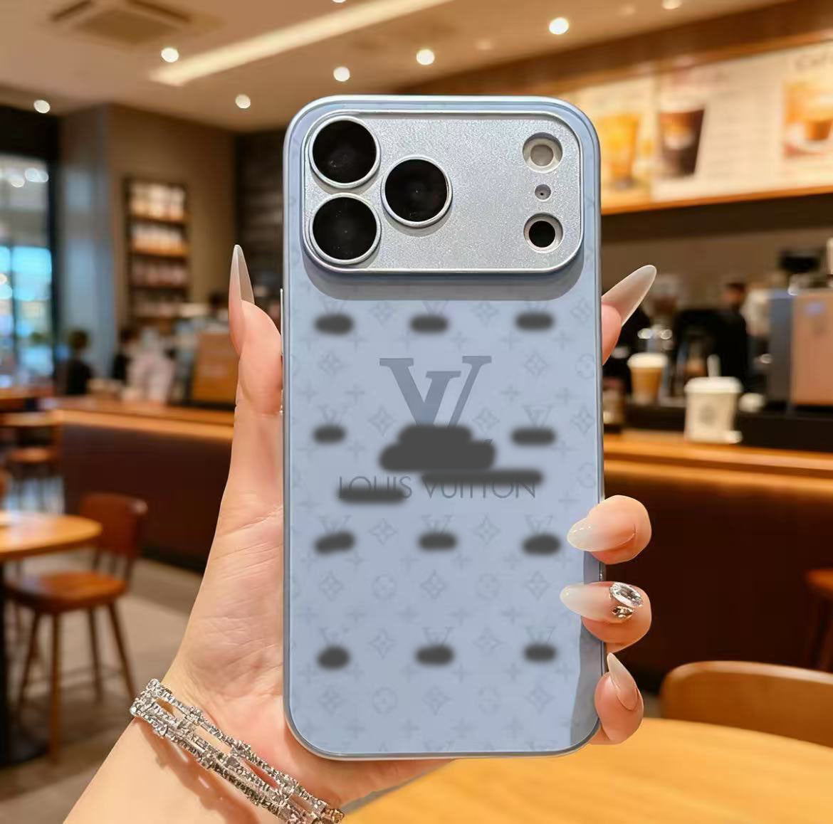 スマホケース  高級感強化ガラススマホケース   ダブルV    耐衝撃・防振性能に優れ、高級感あふれるスマホケースで、iPhone12~17 に対応