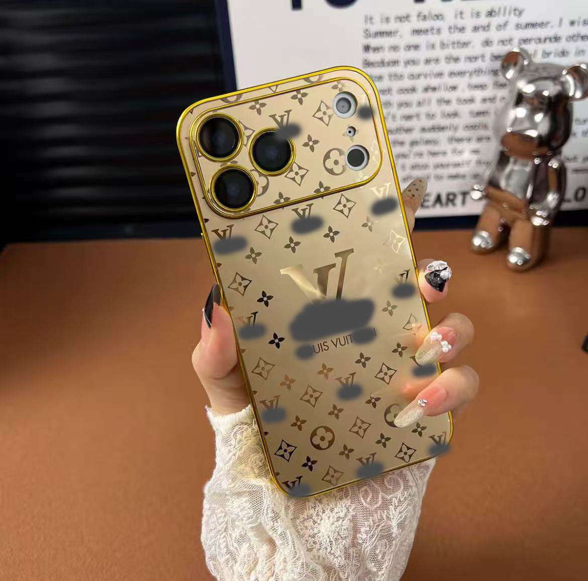 スマホケース  高級感メッキスマホケース   ダブルV    耐衝撃・防振性能に優れ、高級感あふれるスマホケースで、iPhone13~17 に対応