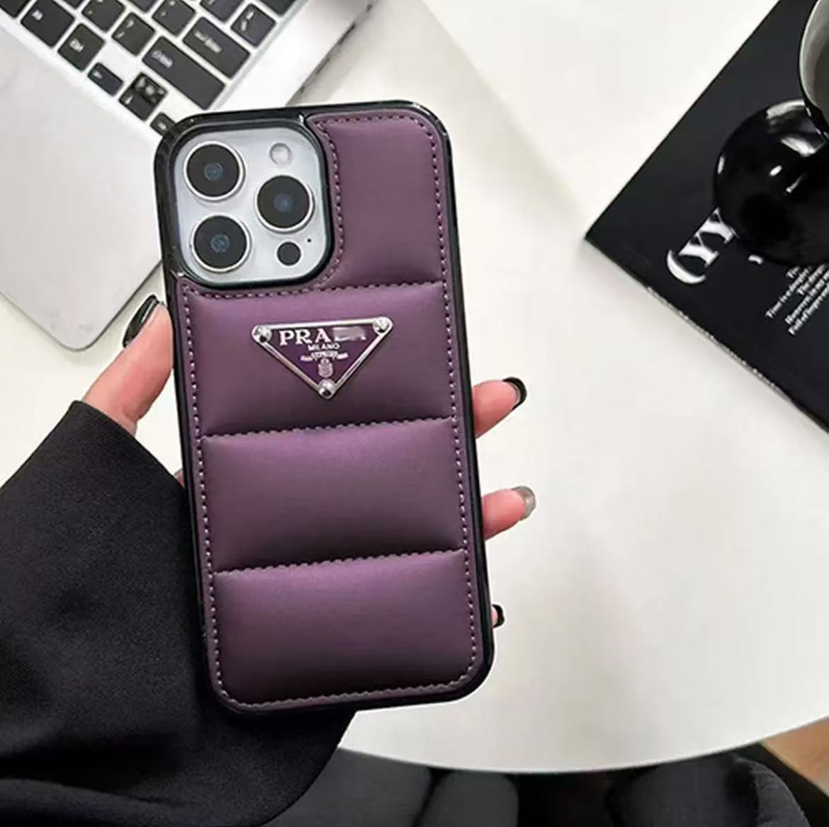 スマホケース  高級感ダウンジャケット風 PRA** 全8色 耐衝撃・防振性能に優れ、高級感あふれるスマホケースで、iPhone11~17 に対応