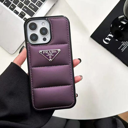 スマホケース  高級感ダウンジャケット風 PRA** 全8色 耐衝撃・防振性能に優れ、高級感あふれるスマホケースで、iPhone11~17 に対応