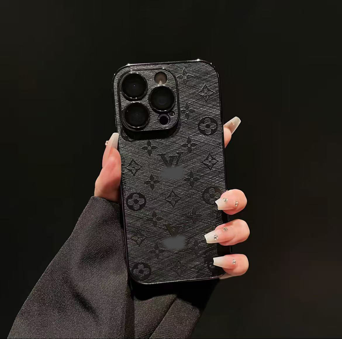 スマホケース  高級感皮革製スマホケース   ダブルV    耐衝撃・防振性能に優れ、高級感あふれるスマホケースで、iPhone13~17 に対応