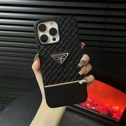 スマホケース  高級感編み目柄スマホケース   ダブルPRA**  耐衝撃・防振性能に優れ、高級感あふれるスマホケースで、iPhone12~17 に対応