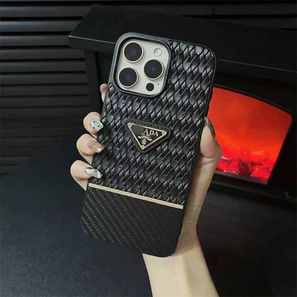 スマホケース  高級感編み目柄スマホケース   ダブルPRA**  耐衝撃・防振性能に優れ、高級感あふれるスマホケースで、iPhone12~17 に対応