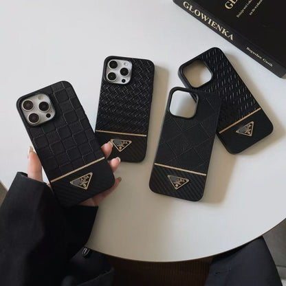 スマホケース  高級感編み目柄スマホケース   ダブルPRA**    耐衝撃・防振性能に優れ、高級感あふれるスマホケースで、iPhone12~17 に対応