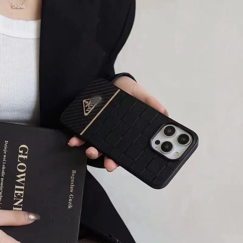 スマホケース  高級感編み目柄スマホケース   ダブルPRA**    耐衝撃・防振性能に優れ、高級感あふれるスマホケースで、iPhone12~17 に対応