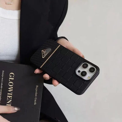 スマホケース  高級感編み目柄スマホケース   ダブルPRA**    耐衝撃・防振性能に優れ、高級感あふれるスマホケースで、iPhone12~17 に対応