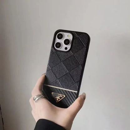 スマホケース  高級感編み目柄スマホケース   ダブルPRA**    耐衝撃・防振性能に優れ、高級感あふれるスマホケースで、iPhone12~17 に対応