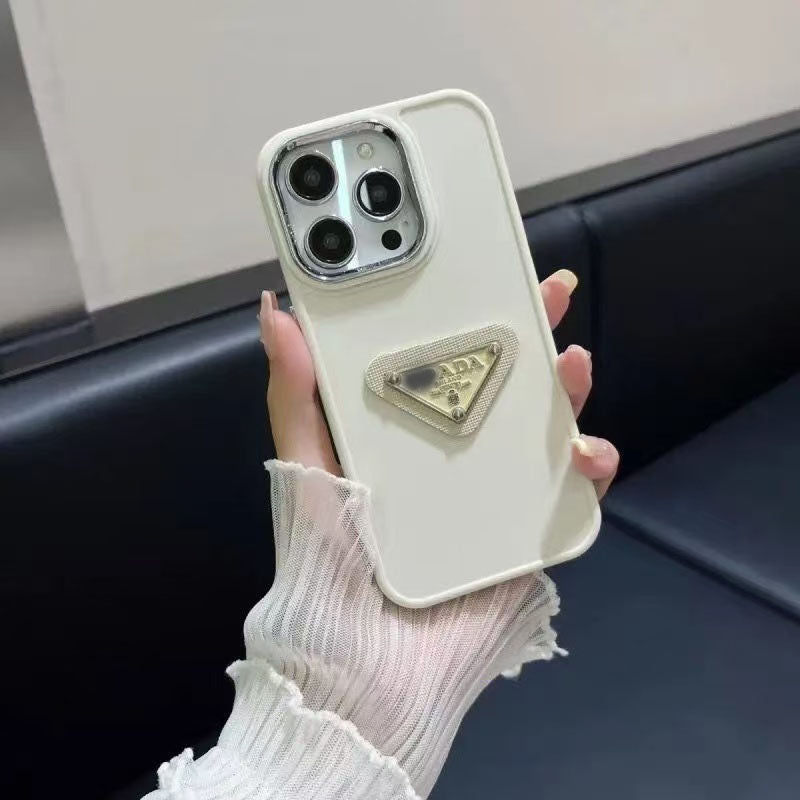 スマホケース  高級感シリコン製スマホケース   ダブルPRA**    耐衝撃・防振性能に優れ、高級感あふれるスマホケースで、iPhone12~17 に対応