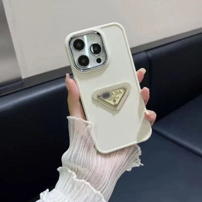 スマホケース  高級感シリコン製スマホケース   ダブルPRA**    耐衝撃・防振性能に優れ、高級感あふれるスマホケースで、iPhone12~17 に対応