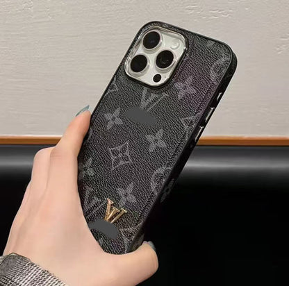 スマホケース  高級感スマホケース   ダブルV  耐衝撃・防振性能に優れ、高級感あふれるスマホケースで、iPhone12~17 に対応