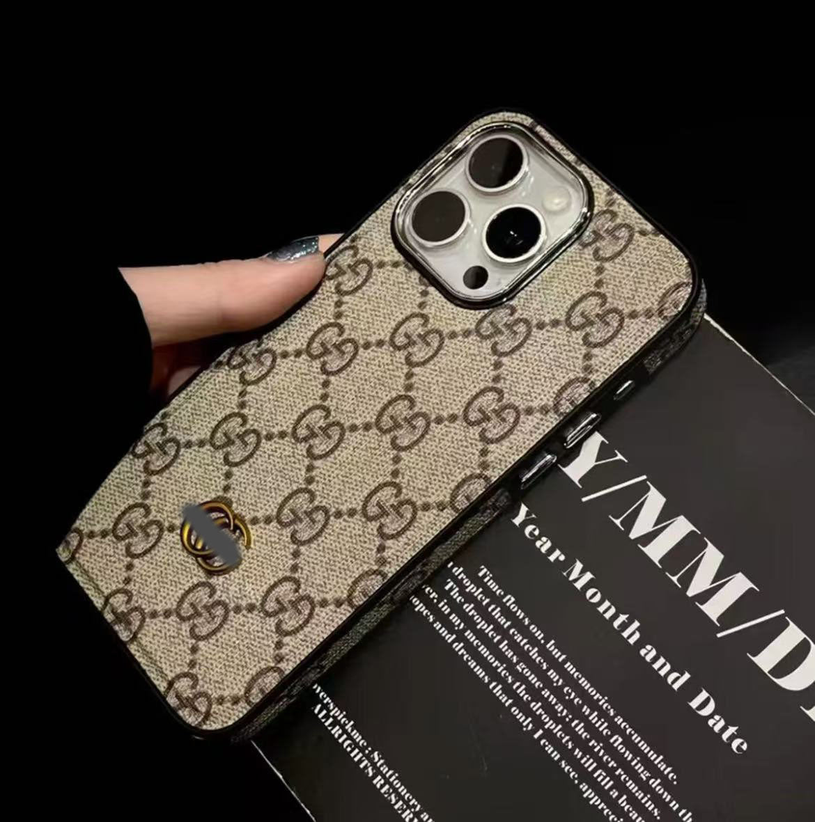 スマホケース  高級感スマホケース   ダブルV  耐衝撃・防振性能に優れ、高級感あふれるスマホケースで、iPhone12~17 に対応