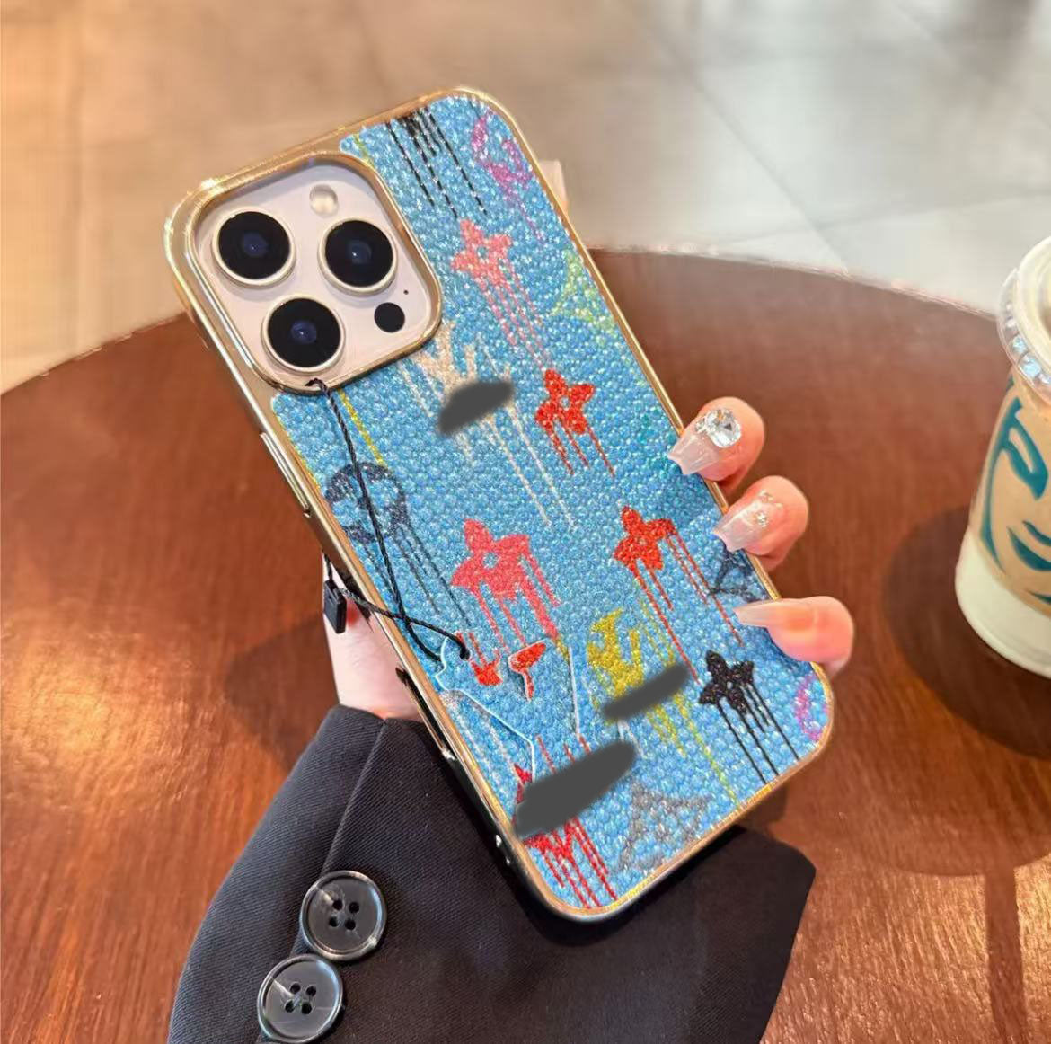 スマホケース  高級感メッキグラフィティスマホケース   ダブルV    耐衝撃・防振性能に優れ、高級感あふれるスマホケースで、iPhone12~17 に対応