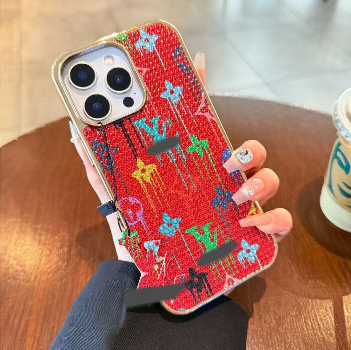 スマホケース  高級感メッキグラフィティスマホケース   ダブルV    耐衝撃・防振性能に優れ、高級感あふれるスマホケースで、iPhone12~17 に対応