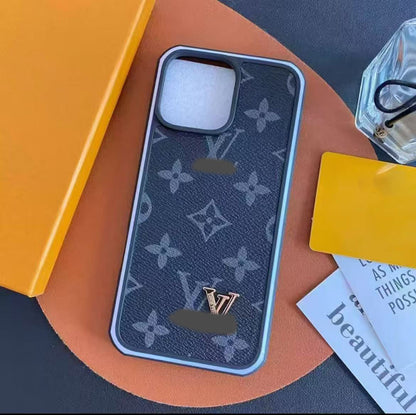 スマホケース  高級感エッジ大窓スマホケース  ダブルV   耐衝撃・防振性能に優れ、高級感あふれるスマホケースで、iPhone12~17 に対応