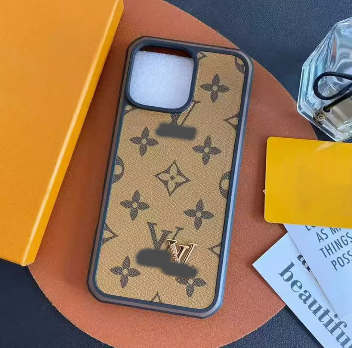 スマホケース  高級感エッジ大窓スマホケース  ダブルV   耐衝撃・防振性能に優れ、高級感あふれるスマホケースで、iPhone12~17 に対応