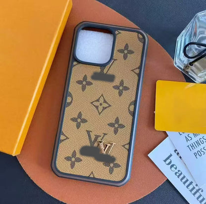 スマホケース  高級感エッジ大窓スマホケース  ダブルV   耐衝撃・防振性能に優れ、高級感あふれるスマホケースで、iPhone12~17 に対応