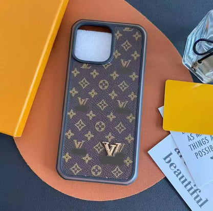 スマホケース  高級感エッジ大窓スマホケース  ダブルV   耐衝撃・防振性能に優れ、高級感あふれるスマホケースで、iPhone12~17 に対応