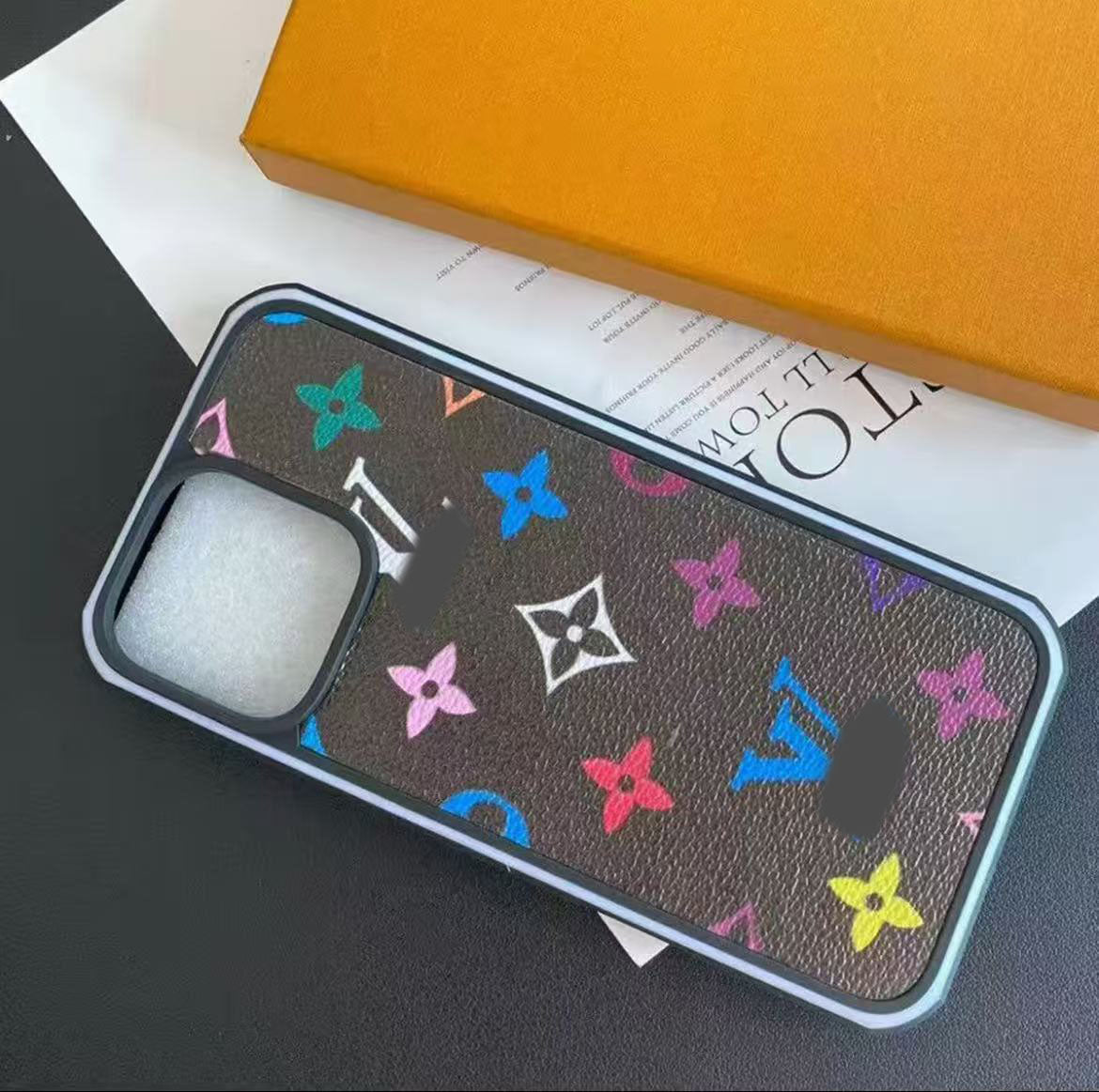 スマホケース  高級感エッジ大窓スマホケース   ダブルV    耐衝撃・防振性能に優れ、高級感あふれるスマホケースで、iPhone12~17 に対応