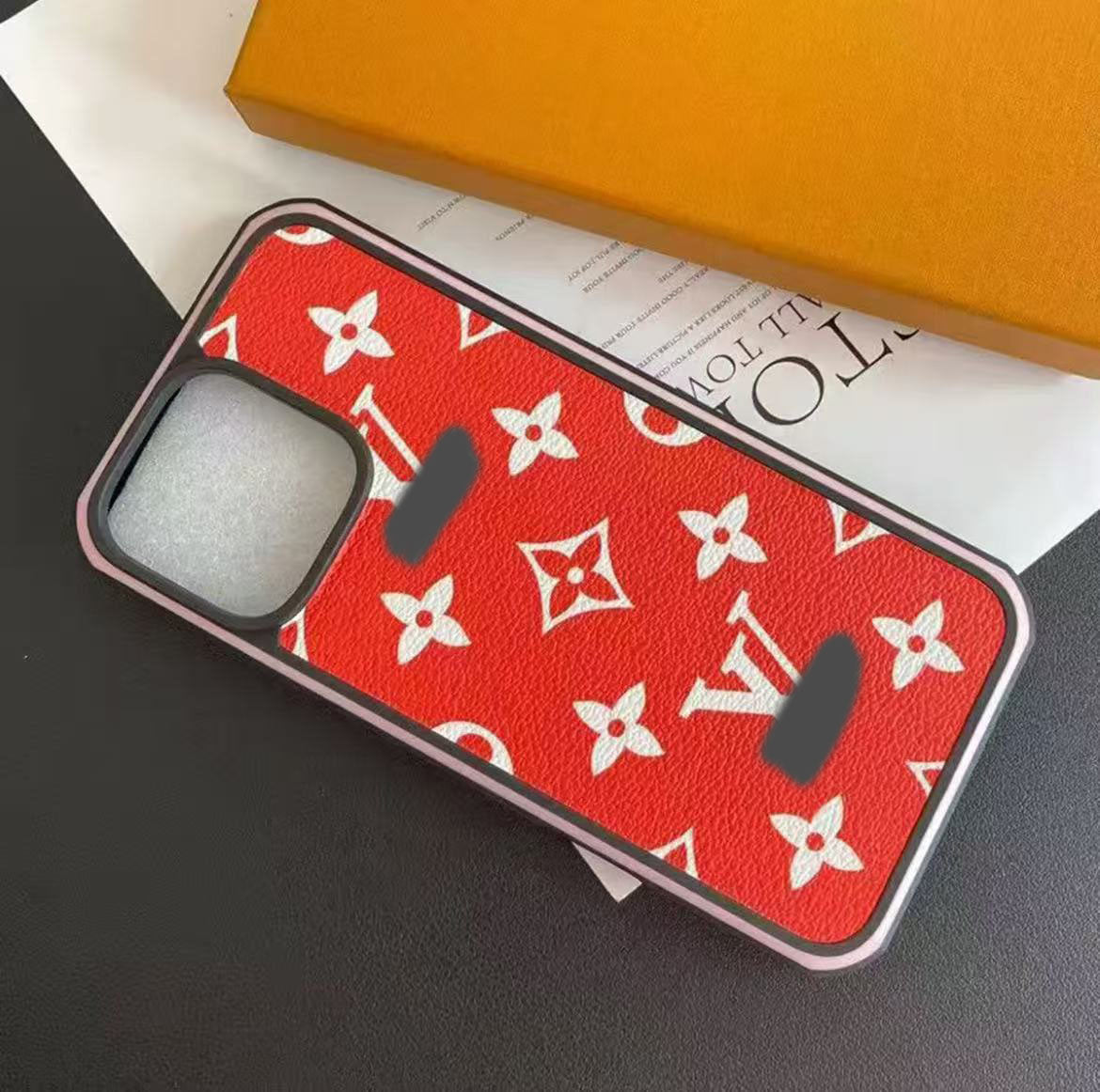 スマホケース  高級感エッジ大窓スマホケース   ダブルV    耐衝撃・防振性能に優れ、高級感あふれるスマホケースで、iPhone12~17 に対応