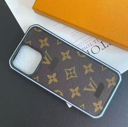 スマホケース  高級感エッジ大窓スマホケース   ダブルV    耐衝撃・防振性能に優れ、高級感あふれるスマホケースで、iPhone12~17 に対応