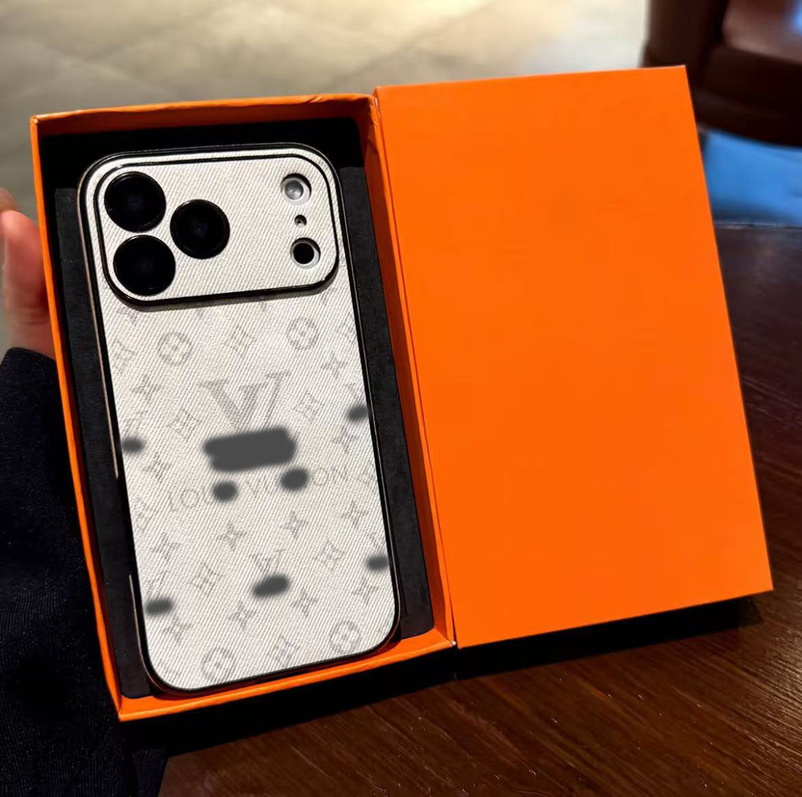 スマホケース  高級感合成皮革 レザーラムスキンスマホケース   ダブルV    耐衝撃・防振性能に優れ、高級感あふれるスマホケースで、iPhone12~17 に対応