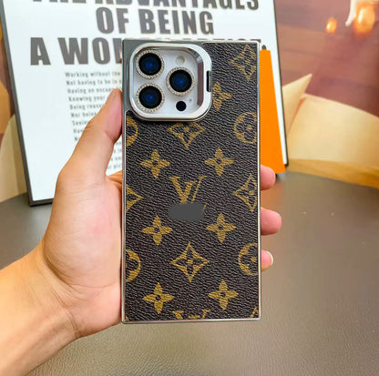 スマホケース  高級感レザーメッキ 直角エッジスマホケース  ダブルV    耐衝撃・防振性能に優れ、高級感あふれるスマホケースで、iPhone13~16 に対応