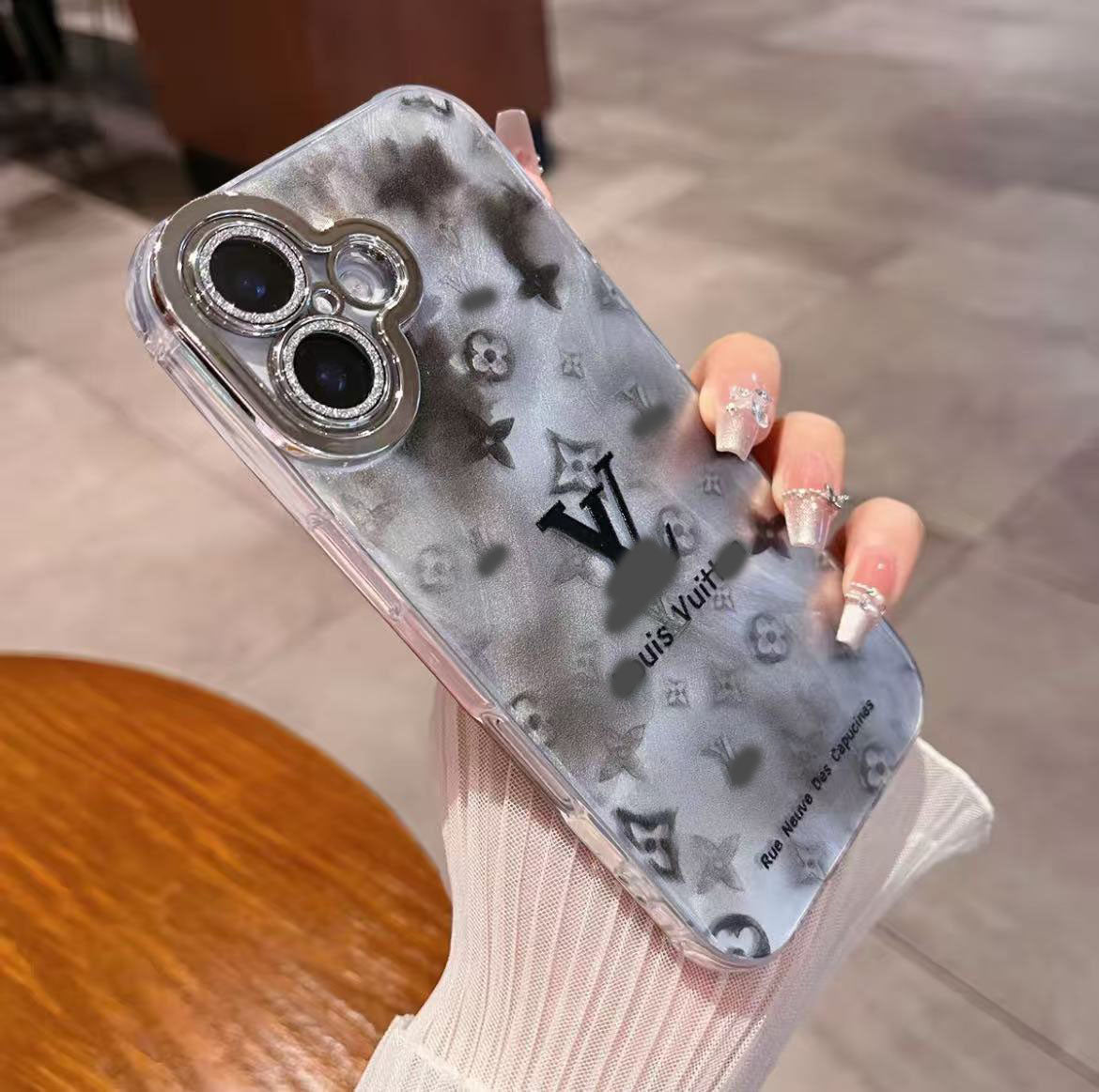 スマホケース  高級感カラープリントシリコンスマホケース ダブルV    耐衝撃・防振性能に優れ、高級感あふれるスマホケースで、iPhone12~17 に対応