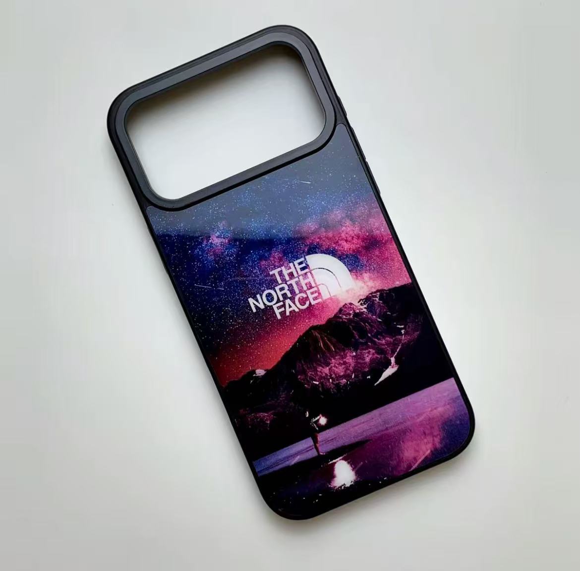 スマホケース  高級感分割式マグネットスマホケース  取り外し・交換可能  ダブルV  バックプレート＋ボトムケース  耐衝撃・防振性能に優れ、高級感あふれるスマホケースで、iPhone12~17 に対応