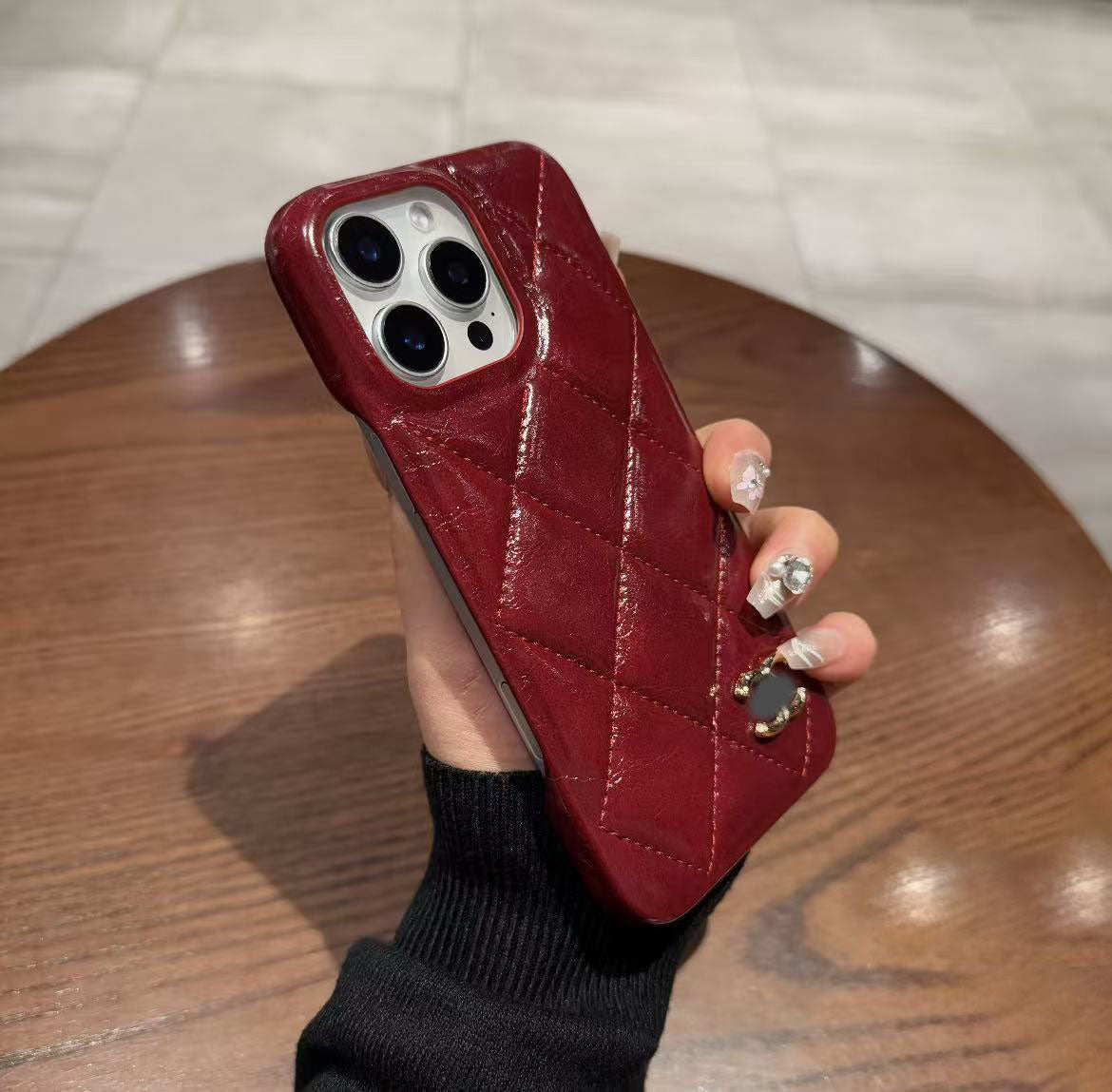 スマホケース  高級感半包装スマホケース ダブルC   耐衝撃・防振性能に優れ、高級感あふれるスマホケースで、iPhone13~17 に対応