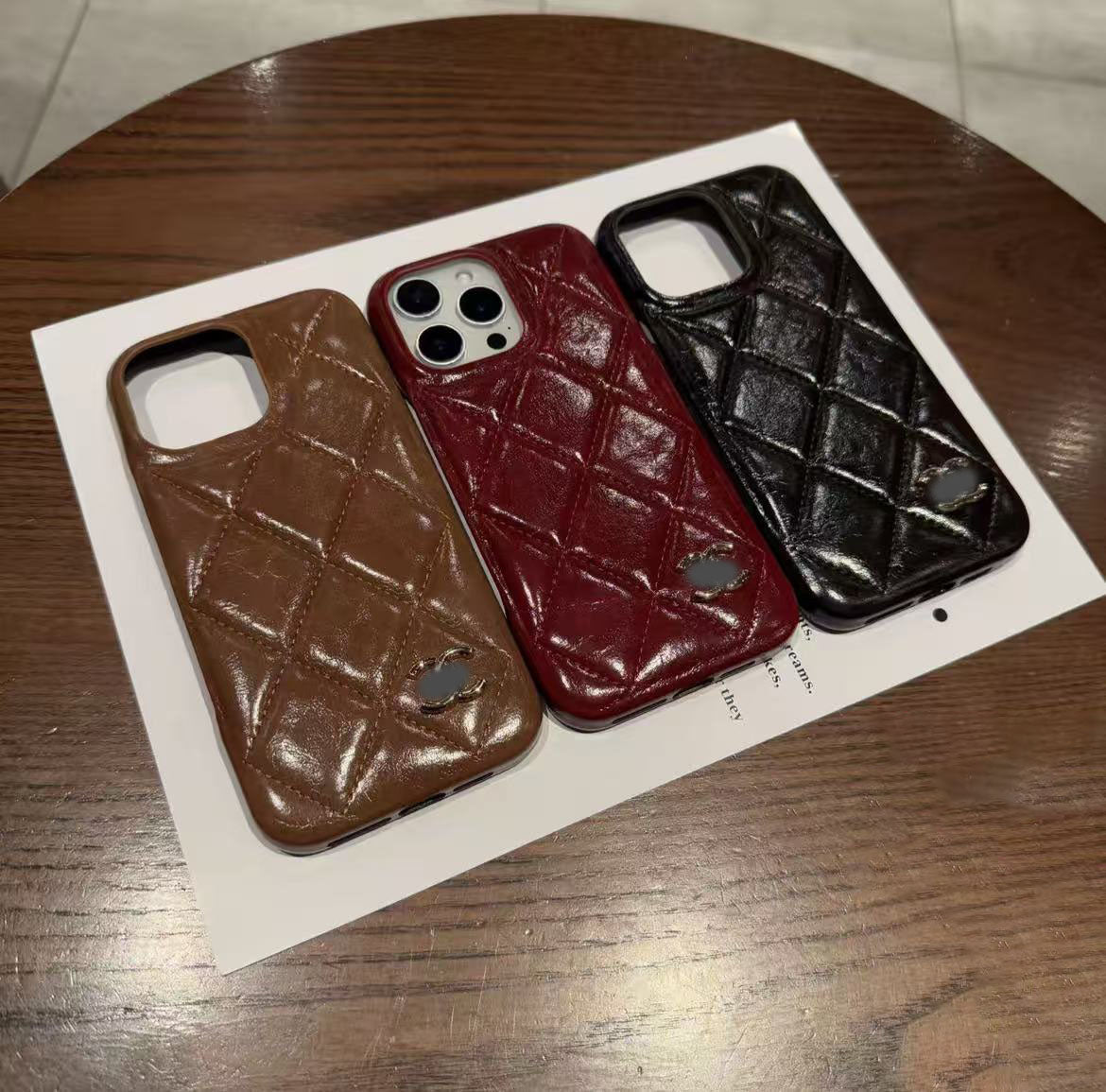 スマホケース  高級感半包装スマホケース ダブルC   耐衝撃・防振性能に優れ、高級感あふれるスマホケースで、iPhone13~17 に対応