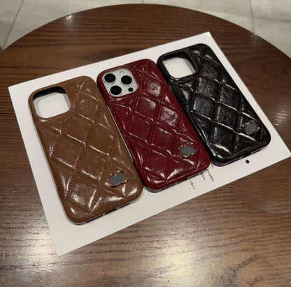 スマホケース  高級感半包装スマホケース ダブルC   耐衝撃・防振性能に優れ、高級感あふれるスマホケースで、iPhone13~17 に対応