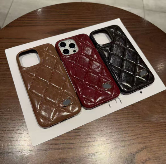 スマホケース  高級感半包装スマホケース ダブルC   耐衝撃・防振性能に優れ、高級感あふれるスマホケースで、iPhone13~17 に対応