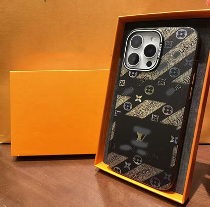 スマホケース  高級感レーザー加工スマホケース ダブルV &C   耐衝撃・防振性能に優れ、高級感あふれるスマホケースで、iPhone12~16 に対応