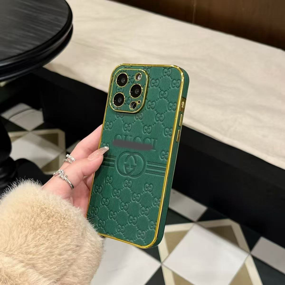 スマホケース  高級感メッキスマホケース  ダブルＧ   耐衝撃・防振性能に優れ、高級感あふれるスマホケースで、iPhone12~17 に対応