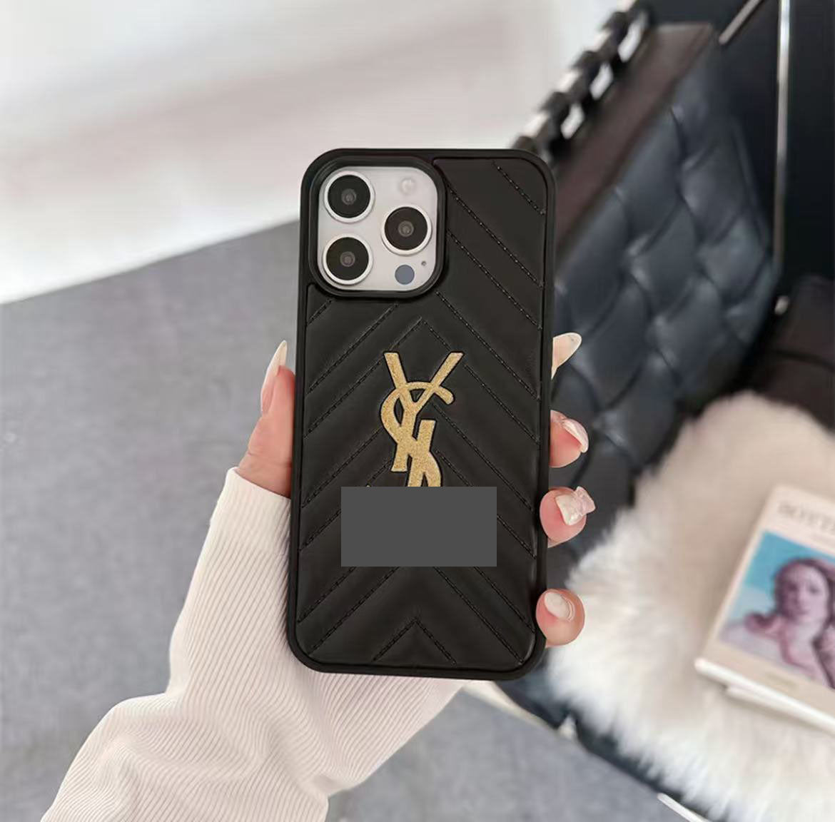 スマホケース  高級感エンボス加工スマホケース  ダブルY  耐衝撃・防振性能に優れ、高級感あふれるスマホケースで、iPhone12~16 に対応