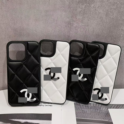 スマホケース  高級感レザー製スマホケース ダブルC   耐衝撃・防振性能に優れ、高級感あふれるスマホケースで、 iPhone13~16 に対応