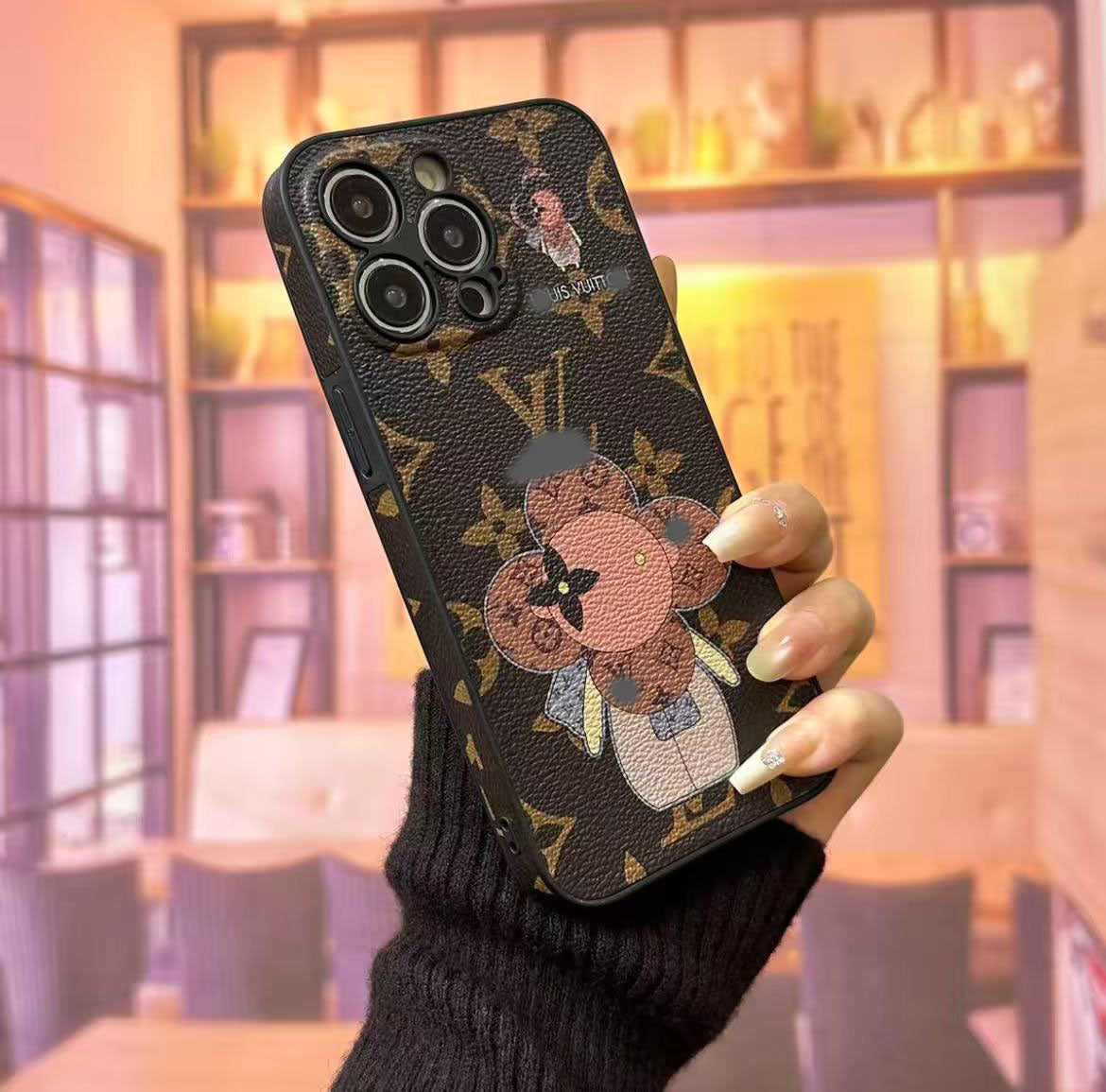 スマホケース  高級感レザー製太陽の花テーマスマホケース ダブルV   耐衝撃・防振性能に優れ、高級感あふれるスマホケースで、 iPhone13~17 に対応