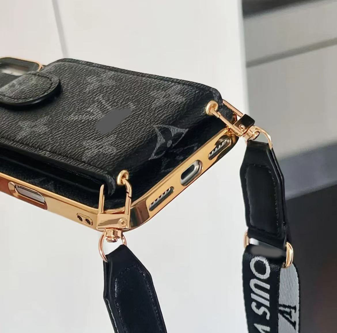 スマホケース  高級感カードポケット付き＋ストラップ付きスマホケース ダブルV   耐衝撃・防振性能に優れ、高級感あふれるスマホケースで、 iPhone12~17 に対応