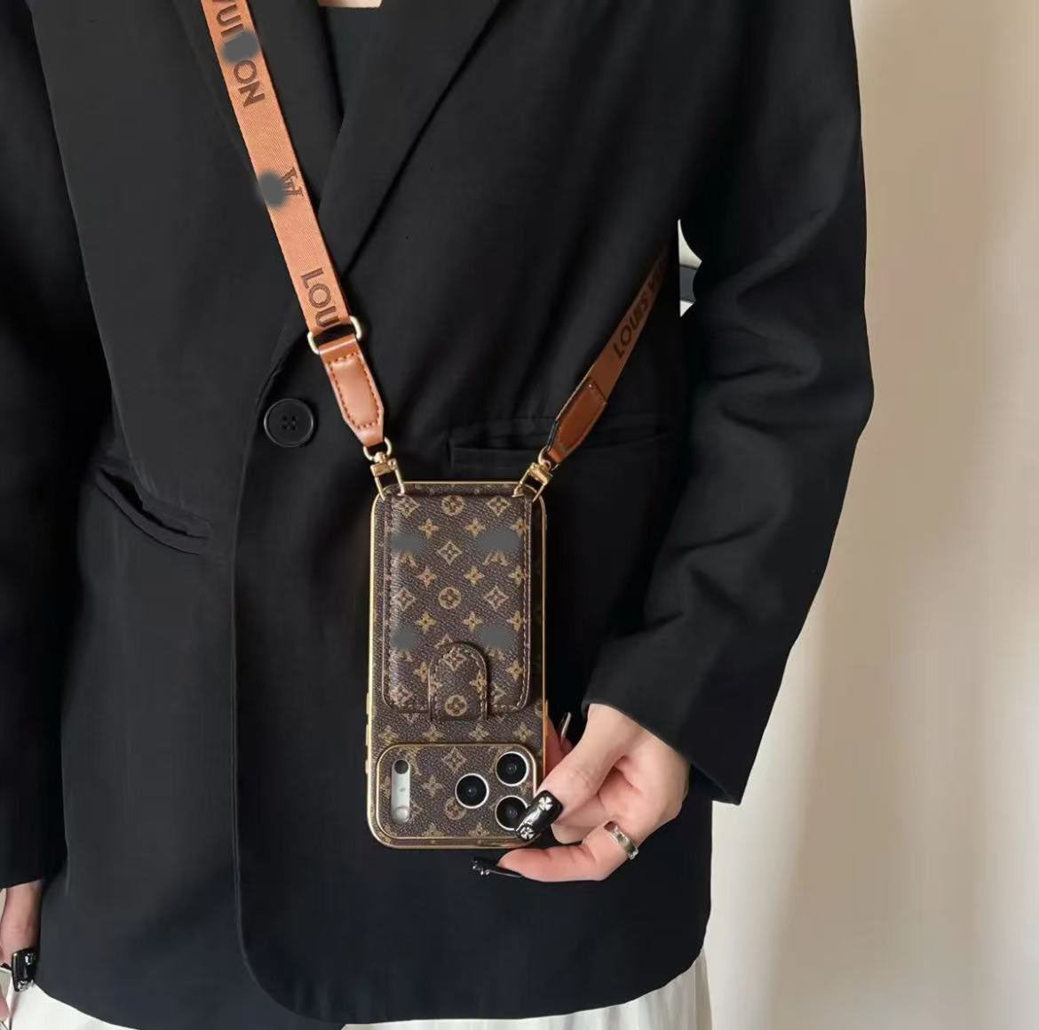 スマホケース  高級感カードポケット付き＋ストラップ付きスマホケース ダブルV   耐衝撃・防振性能に優れ、高級感あふれるスマホケースで、 iPhone12~17 に対応